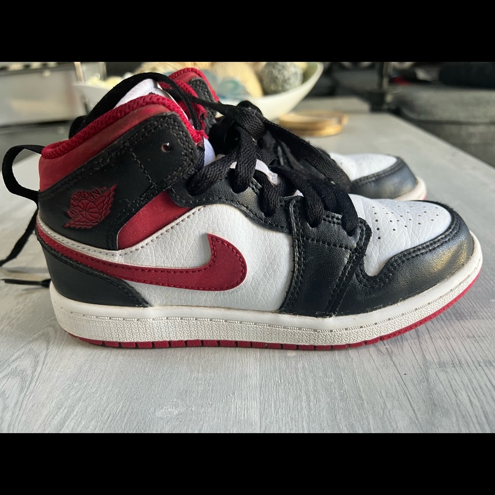 Jordan AJ 1 Mid